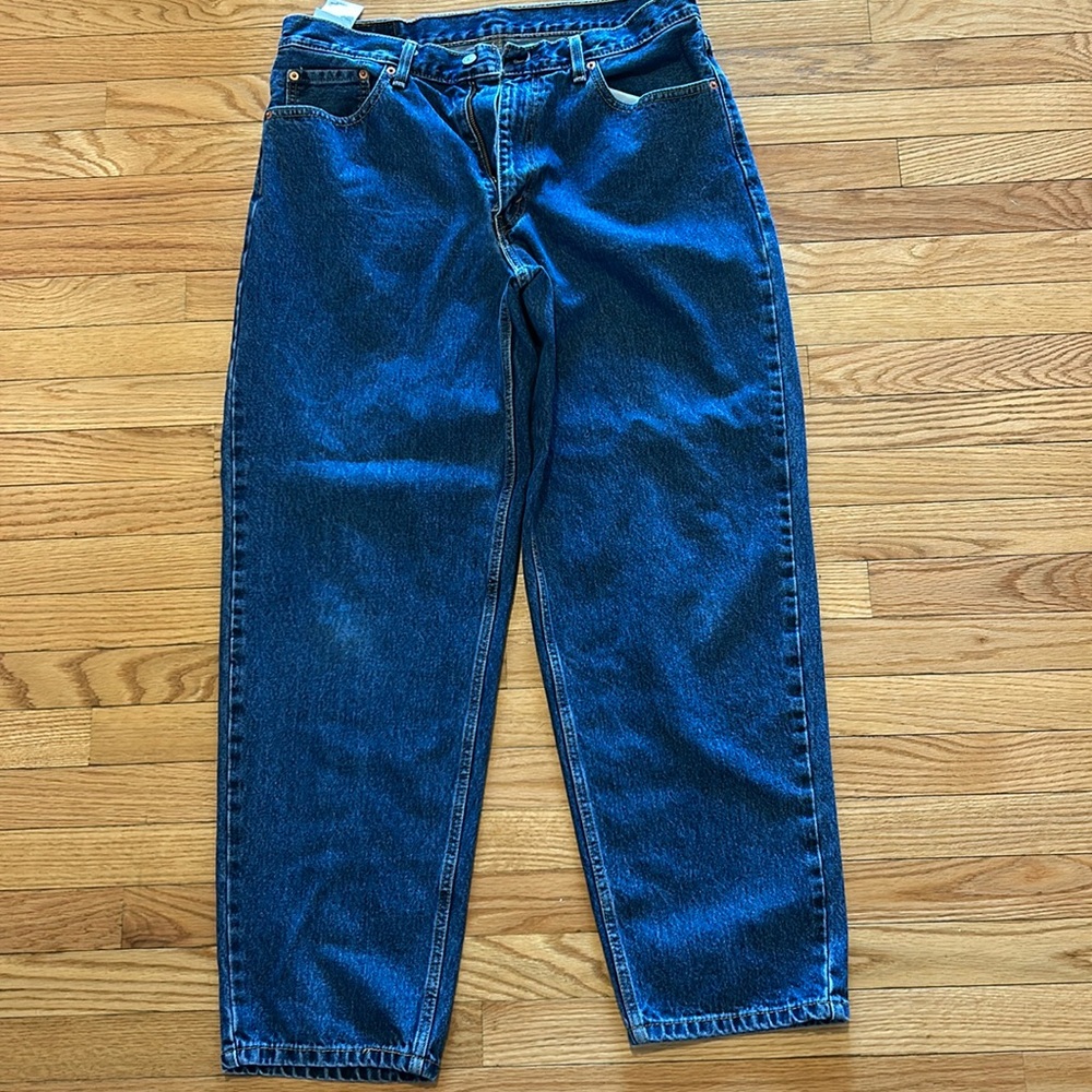 Levi’s 560 36x32 men’s jeans, fits more like a 35 waist.
